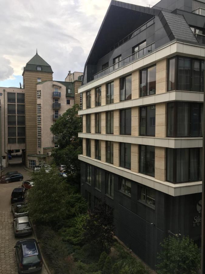 Apartment Centre *